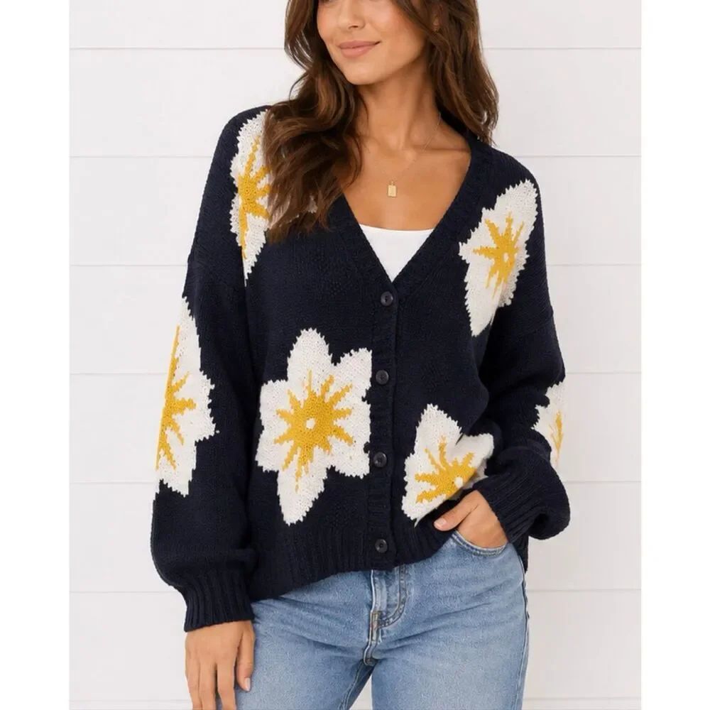 Izod vintage 80’s hand knit vneck cardigan floral sweater
